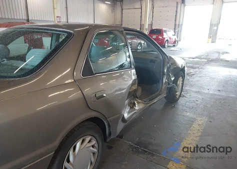 2001 Toyota Camry Le from USA, damaged, VIN 4T1BG22K71U062824